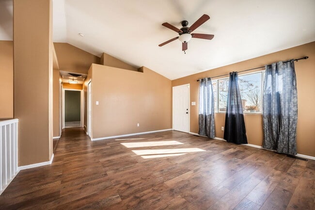 Building Photo - 4645 Ridge Dr