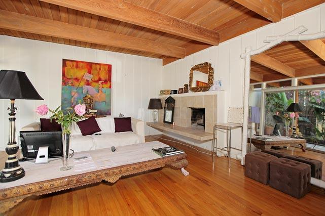 Building Photo - 609 N Doheny Dr