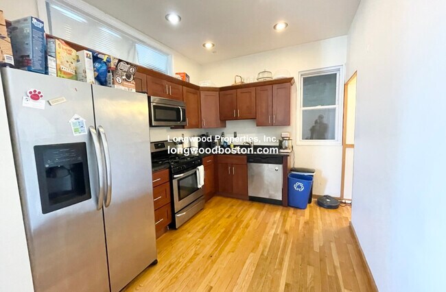 Building Photo - 775 Parker St