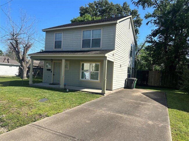 Building Photo - 221 Delaney St