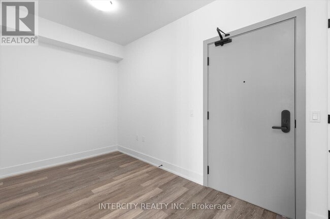 Building Photo - 2075-2075 King Rd