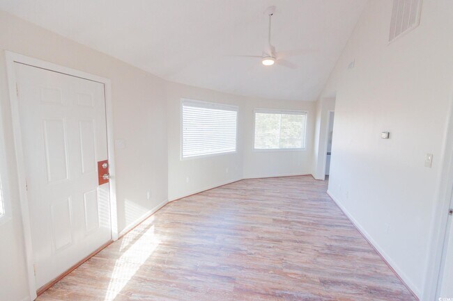 Building Photo - 505 Tree Top Ln