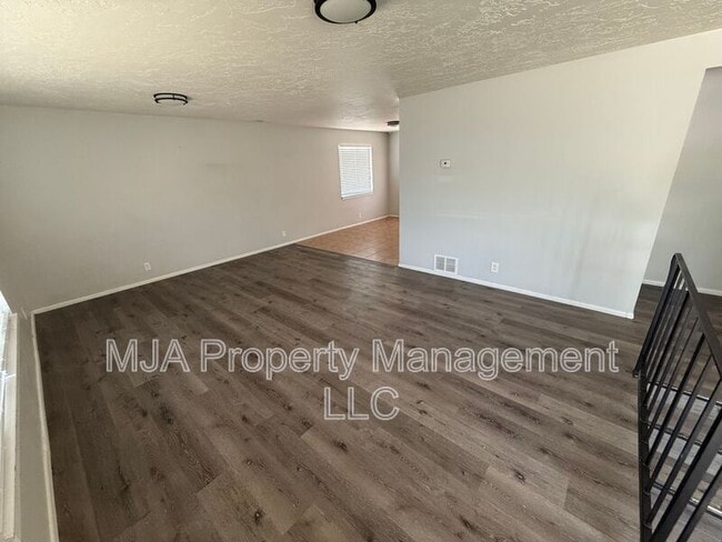Building Photo - 2630 S 800 E