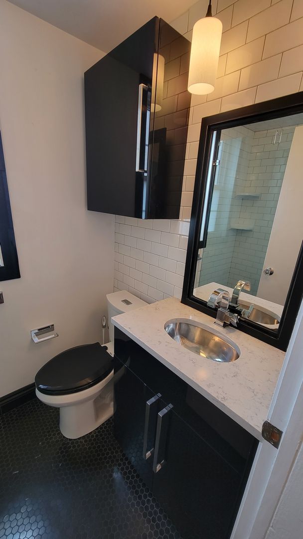 Building Photo - 2 Bed, 1 Bath Condo Near Downtown Greenville Available