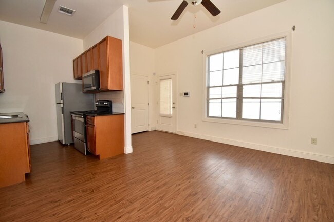 Building Photo - Pine Grove Apartments
