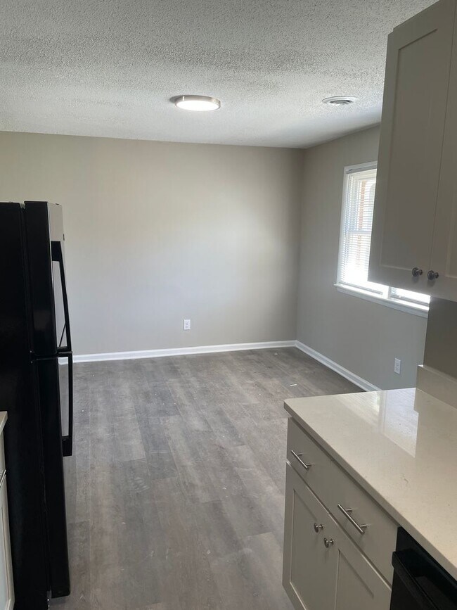 Foto del edificio - 1008 Claremont Ave NE