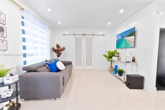 Foto del edificio - 8031 NW 175th St
