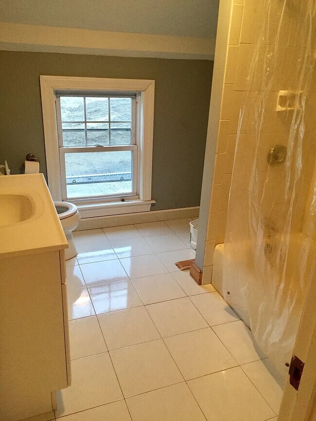 Building Photo - 6 Skillings Rd