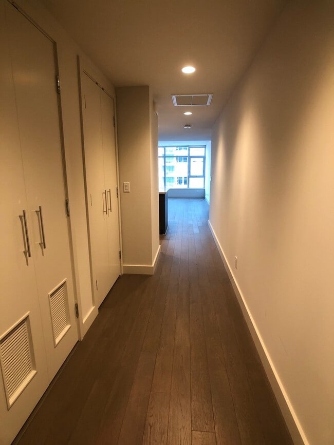Building Photo - Insignia View - 2 Bedroom / 1.75 Bath w/ O...