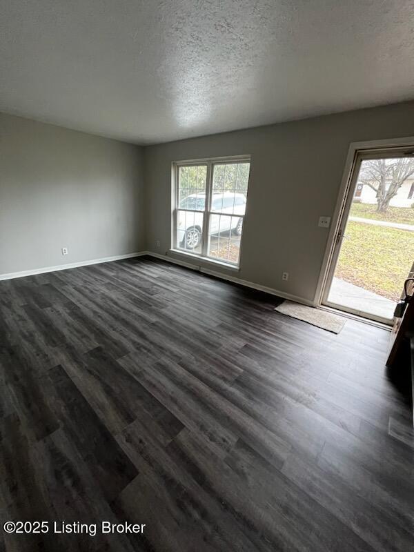 Foto del edificio - 5505 Baywood Dr