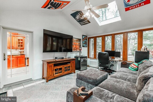 Foto del edificio - 841 Rodman Ave