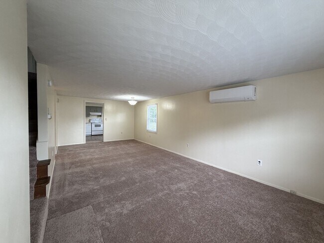 Foto del edificio - This 3 bedroom, 1.5 bath unfurnished house