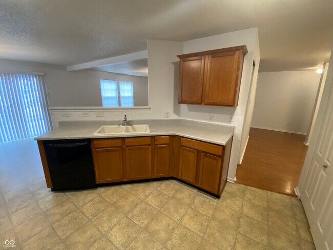 Building Photo - 1305 Central Park Dr