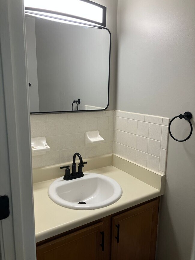 Foto del edificio - 2 Bedroom and 1.5 Bath Townhome - Troy, Ohio!