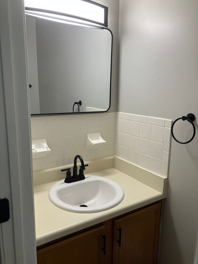 Building Photo - 2 Bedroom and 1.5 Bath Townhome - Troy, Ohio!