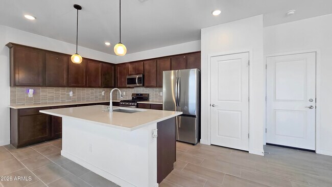 Foto del edificio - 3349 S 179th Dr