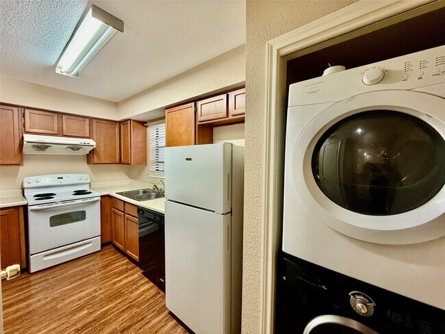 Foto del edificio - 3100 Walnut Bend Ln