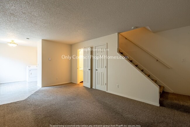 Building Photo - Charming Apartment of Pure Home Comfort!