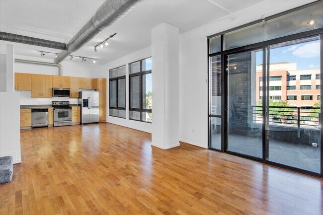 Foto del edificio - 7301 E 3rd Ave