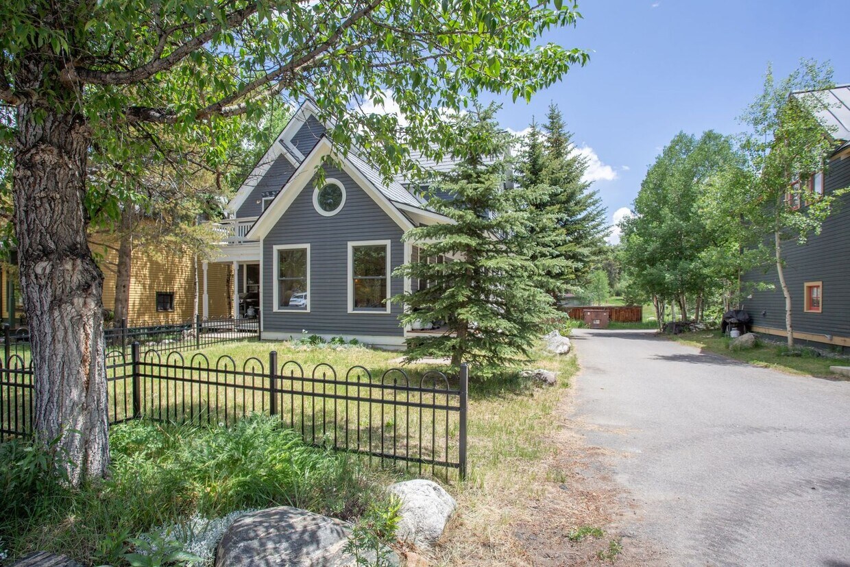 Primary Photo - Year lease! Downtown Breck! Walk to town a...