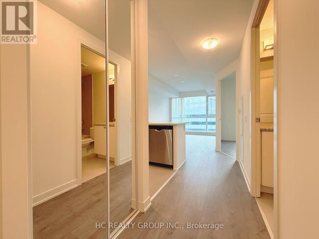 Building Photo - 4955-4955 Yonge St