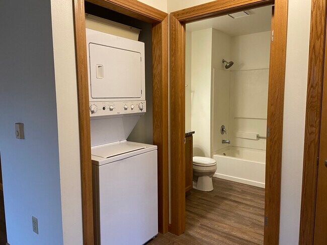 In Unit Washer Dryer - 2039 S Main St