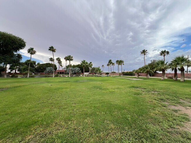 Foto del edificio - UNIQUE HOME ON ACREAGE!