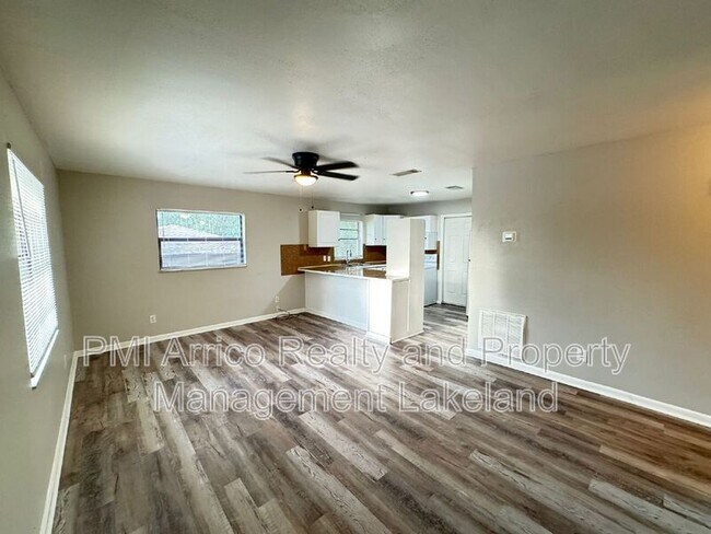 Foto del edificio - 1017 Caroline Ave