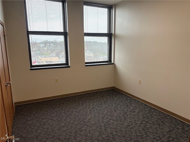 Foto del edificio - 59 Lincoln Way E