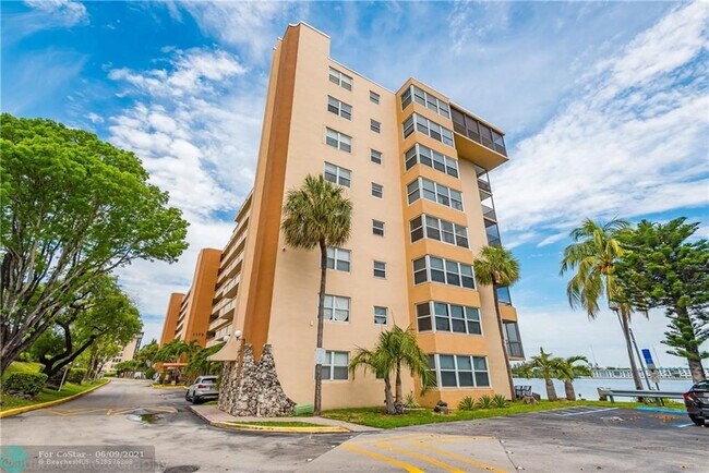 Building Photo - 1175 NE Miami Gardens Dr