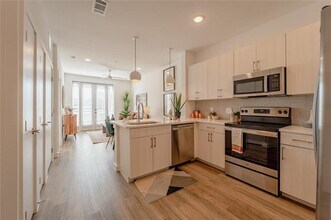 Building Photo - 105 S Bishop Ave