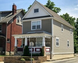 Building Photo - 225 E 11th Ave
