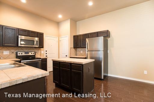 Building Photo - 3 br, 2 bath House - 3732 Vista Cove Dr.