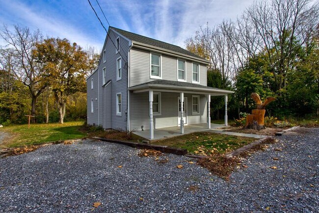 Building Photo - 557 S Chiques Rd