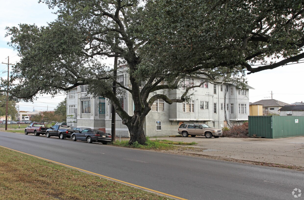 Foto del edificio - 2833 Napoleon Ave