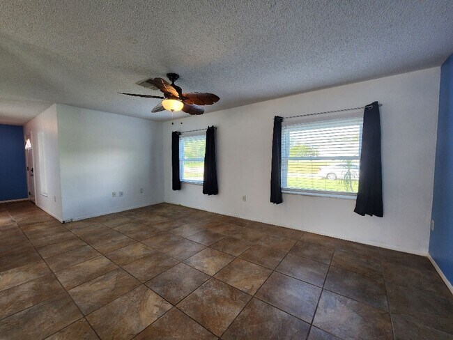Foto del edificio - 1425 Hathaway Ave