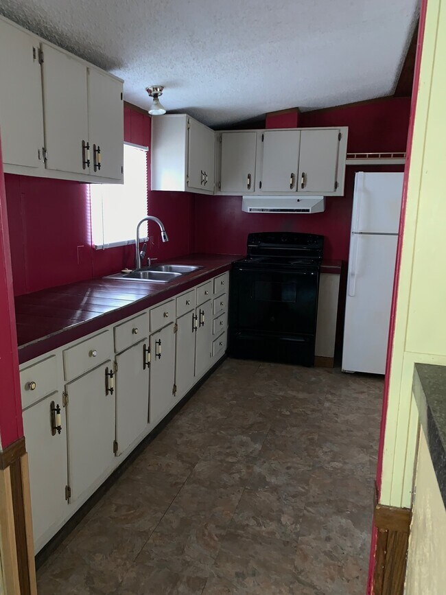 Building Photo - Coming soon 2 Bedroom 2 Bath Pet friendly ...