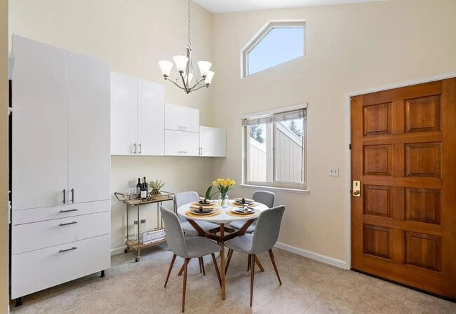 Building Photo - Executive-Style Unit Available Now