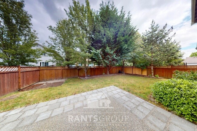 Building Photo - Gorgeous 4 Bed/2.5 Bath Pet-Free Home in Horizon Pointe!