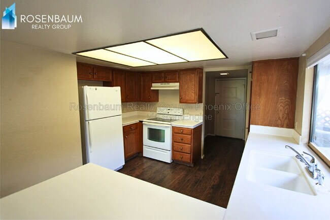 Foto del edificio - 820 E Junction St