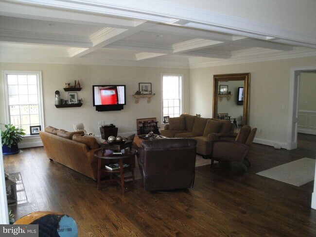 Foto del edificio - 6841 Wilson Ln