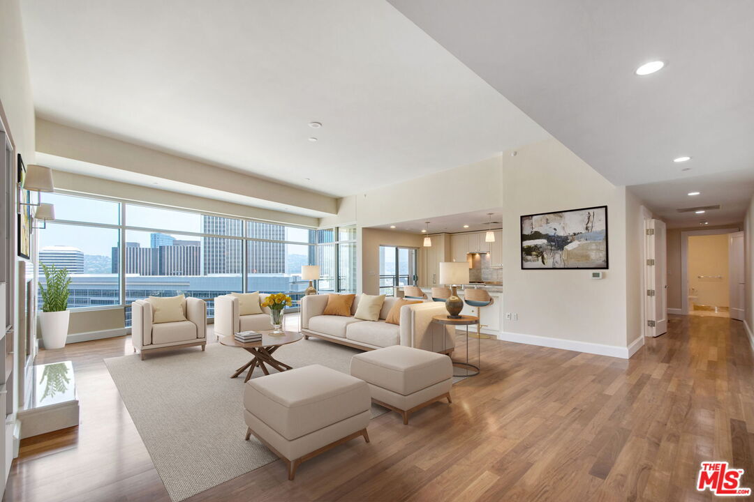 Foto principal - 1 W Century Dr