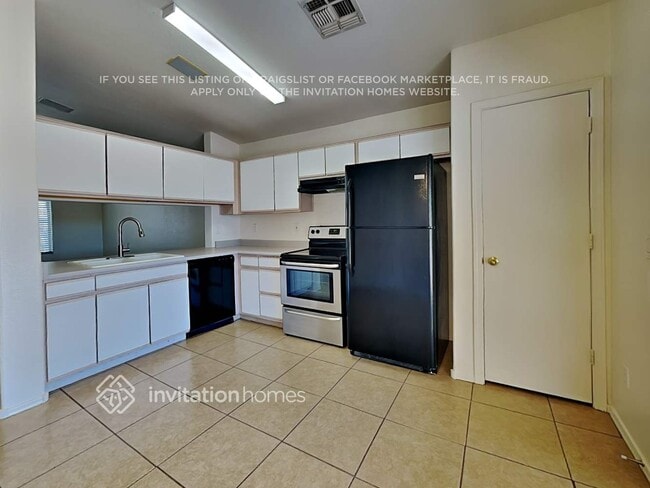 Building Photo - 1688 S Pinto Dr