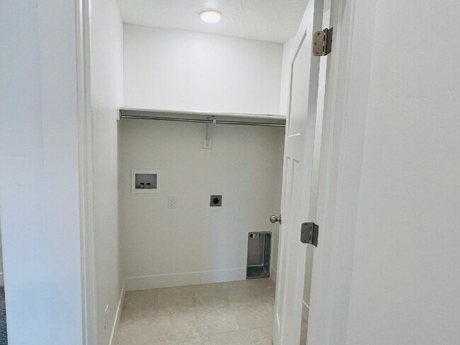 Foto del edificio - 886 E 180 S