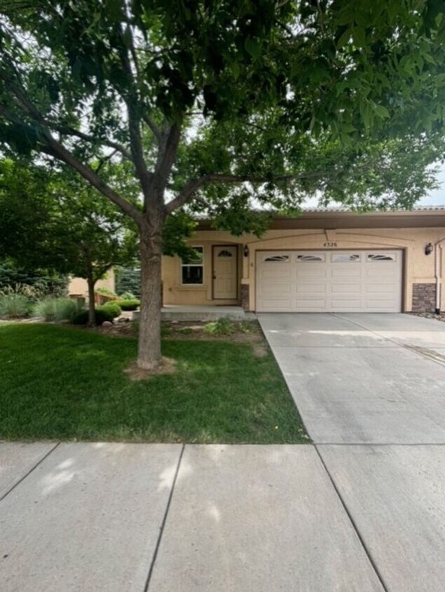 Primary Photo - 3 Bed 2.5 Bath Townhouse w/ AC - Available...