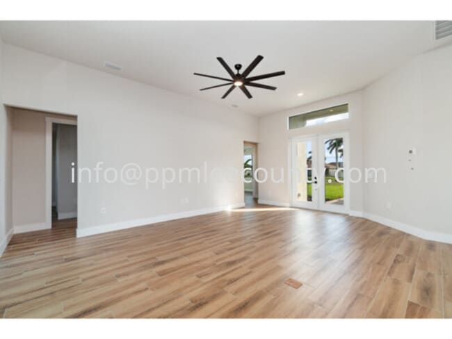 Foto del edificio - Brand new 4 bedroom 2 bath 3 car garage pool home in South Gulf Cove