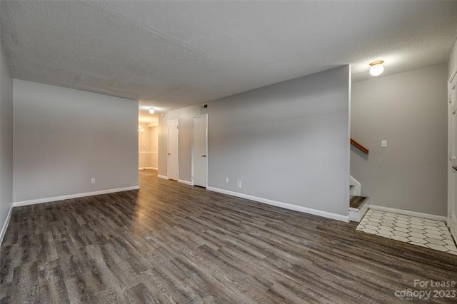Building Photo - 921 Nottingham Dr