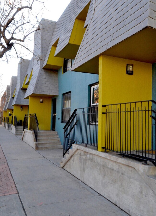 Building Photo - 132 W 11th Ave