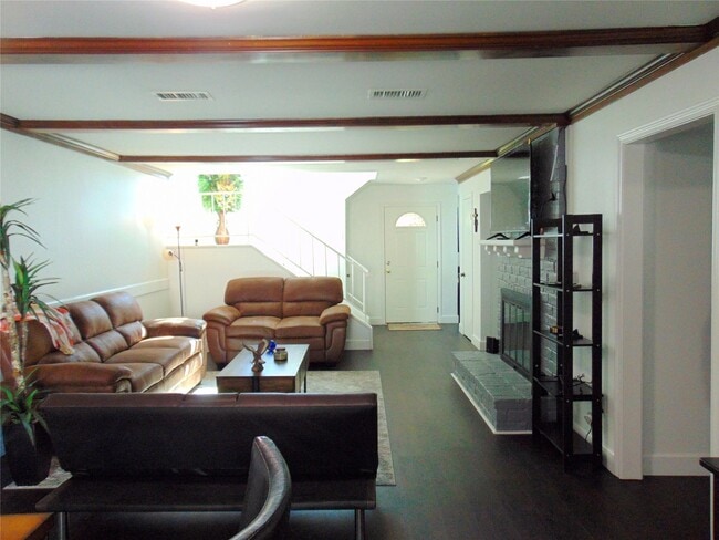 Building Photo - 2805 Cambridge Ln