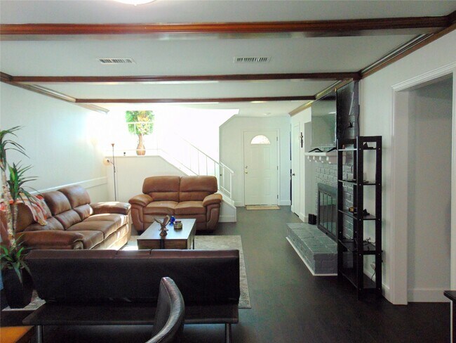 Foto del edificio - 2805 Cambridge Ln